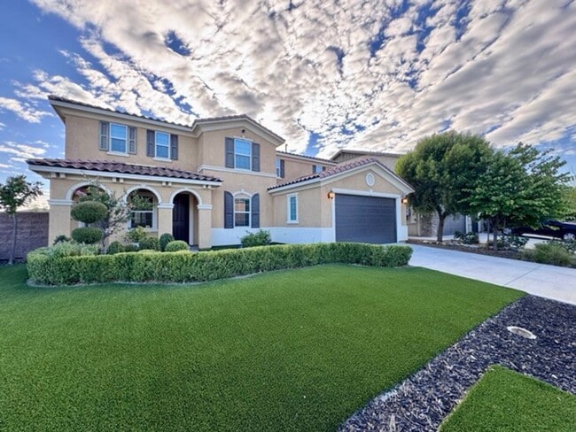 Foto del edificio - Welcome to this stunning 5 bedroom home fo...