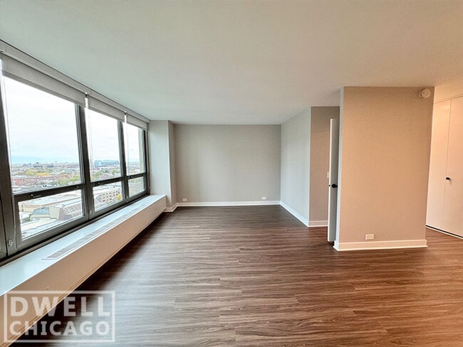 Building Photo - 3440 N Lake Shore Dr