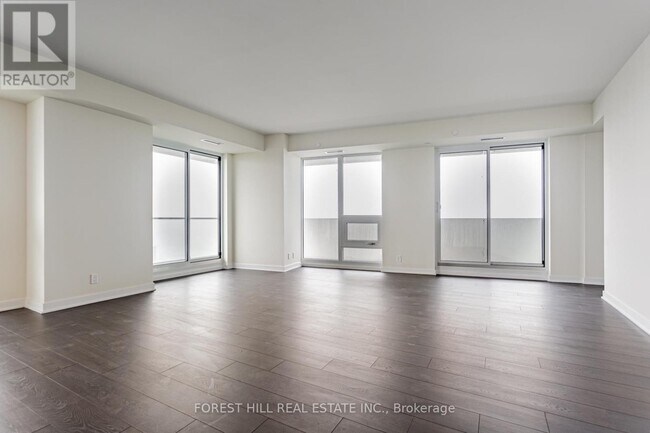 Building Photo - 2221-2221 Yonge St