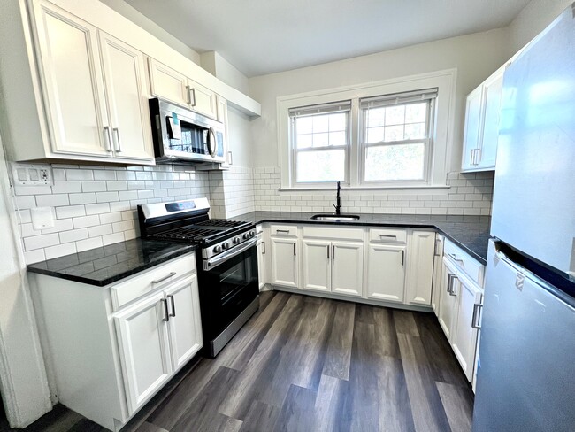 Kitchen - 16 Bellair Pl