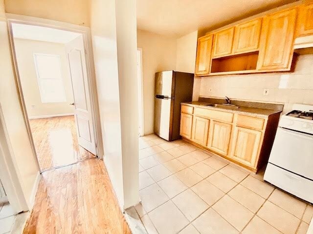 Building Photo - 278 Troy Ave