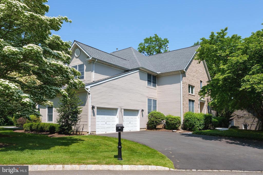Primary Photo - 22 Stonewall Cir