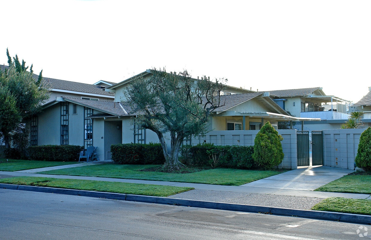Primary Photo - 1082 Rutland Rd