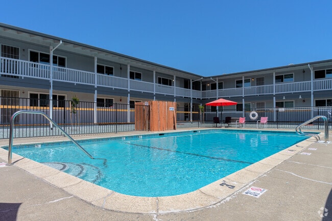 Sunrise Apartments Pool - Sunrise Apartments