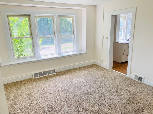 Foto del edificio - 240 3rd Ave NW