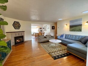 Building Photo - 307 Del Norte Ln