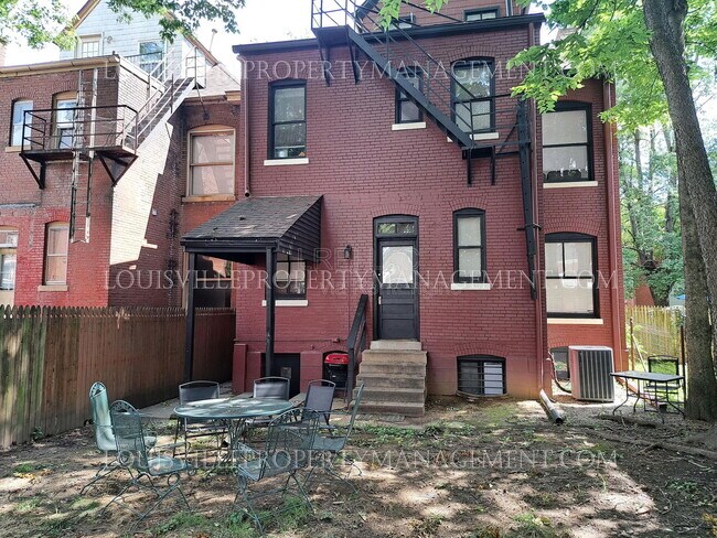 Building Photo - 319 W Lee St