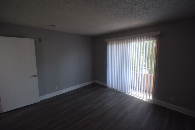Foto del edificio - 21350 Parthenia St