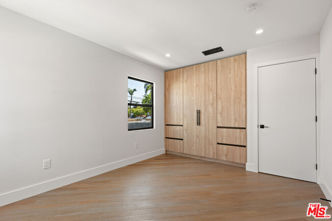 Building Photo - 1450 S Crescent Heights Blvd