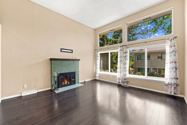 Building Photo - $2,795.95 - 3 Bed, 2 Bath Townhome with 2 Car Garage and Central AC!