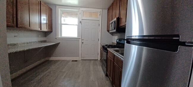 Foto del edificio - 7307 S Bennett Ave