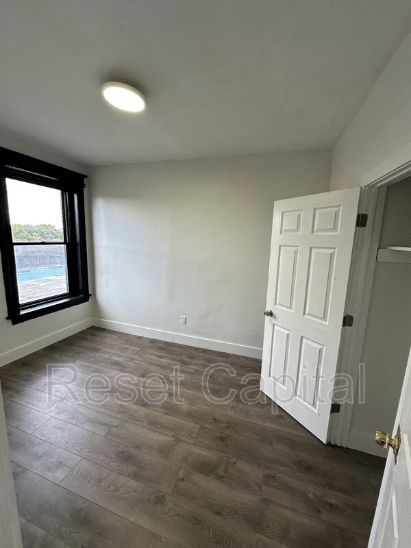 Building Photo - 26 Elizabeth Ave