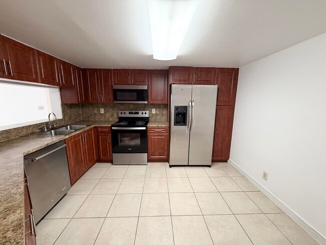 Building Photo - 9977 Westview Dr