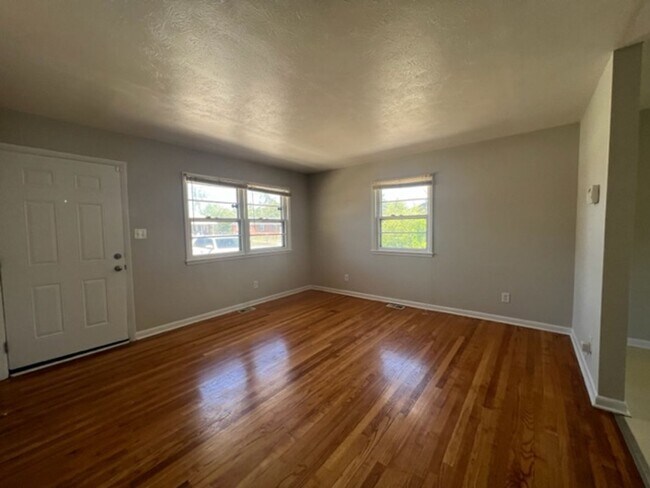 Foto del edificio - 4309 Forest View ~ Welmar Heights ~ TWO WE...