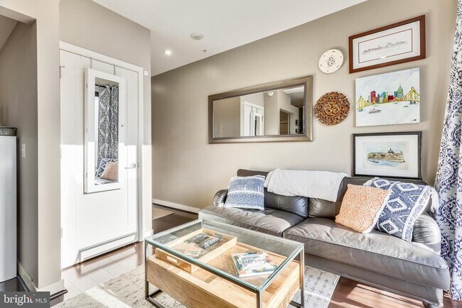 Foto del edificio - 1320 Fenwick Ln