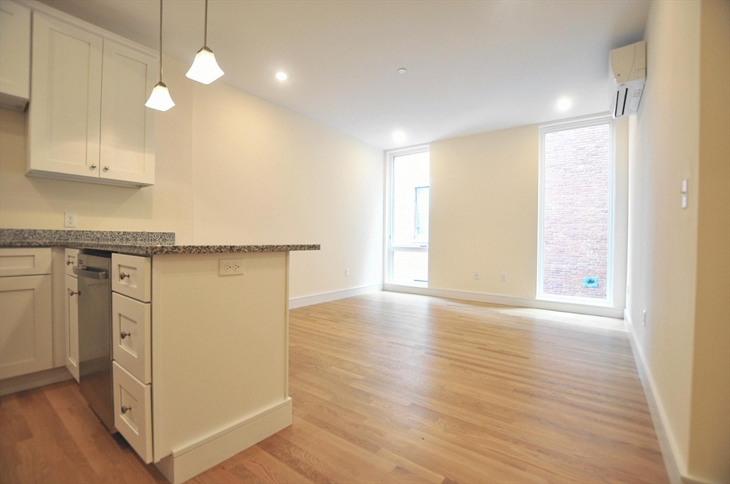 Foto principal - 874 Beacon St