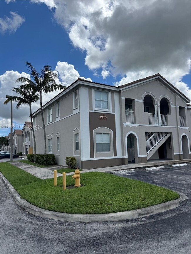 Building Photo - 2925 SE 16th Ave