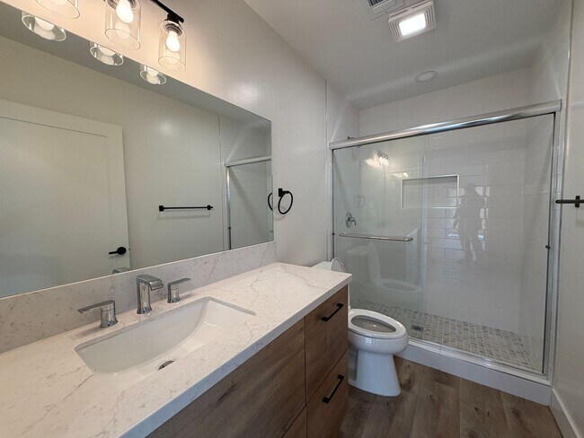 Foto del edificio - BRAND NEW (2026)!! 4 Bed / 2 Bath Home on Ewing (Near Campus)