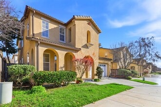 Building Photo - 19 Via Serra St