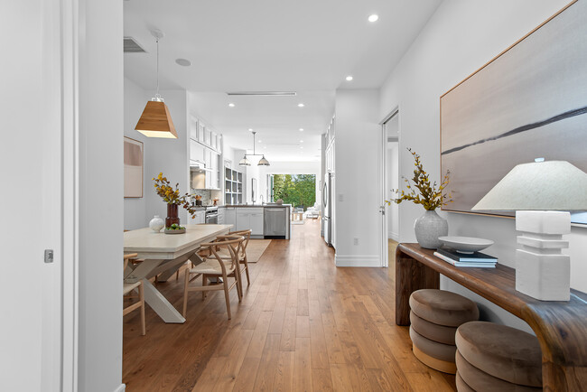 Entry - 846 Warren Ave