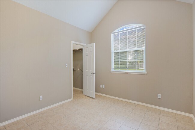 Foto del edificio - 9104 N Green River Dr
