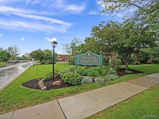 Foto del edificio - 205 Charter Oaks Dr