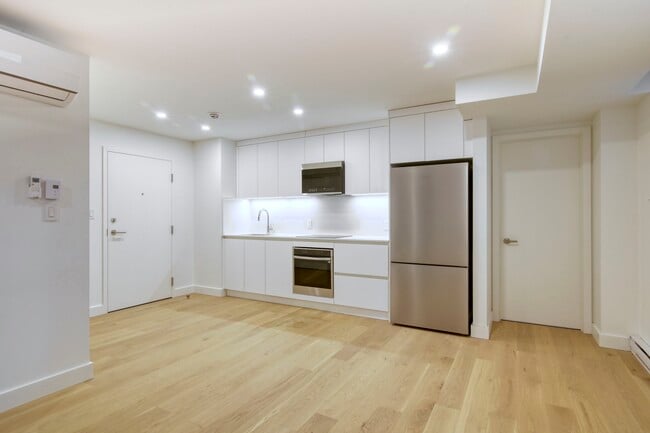 Building Photo - 10 Av. Rosemount