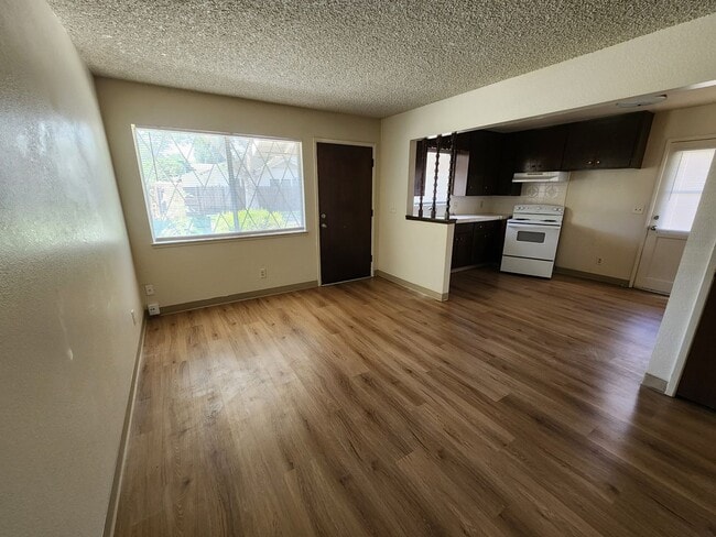 Foto del edificio - Charming 2-bedroom, 1 bath duplex