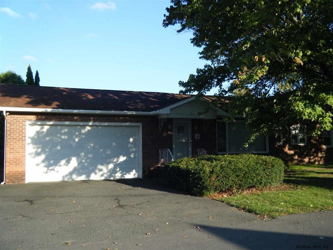 60 Buckingham Dr, Albany, NY 12208 House Rental in Albany, NY