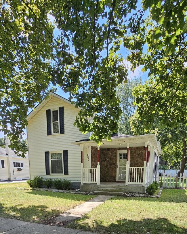Foto del edificio - LIVE IN DOWNTOWN HOWELL IN THIS HISTORIC 3...
