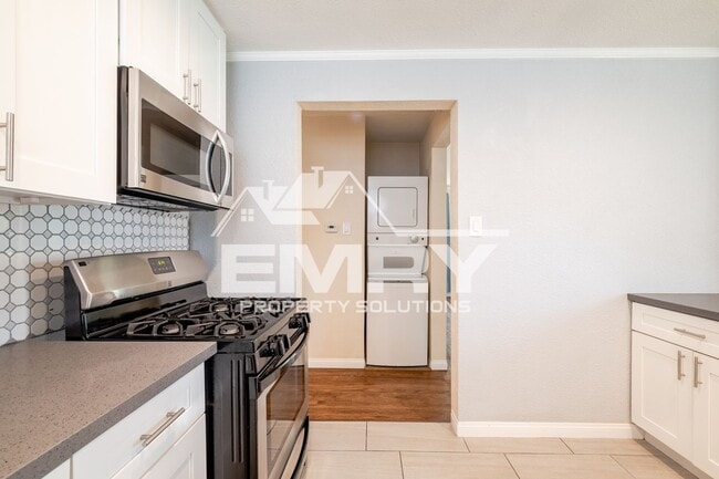 Building Photo - 612 N Brannick Ave