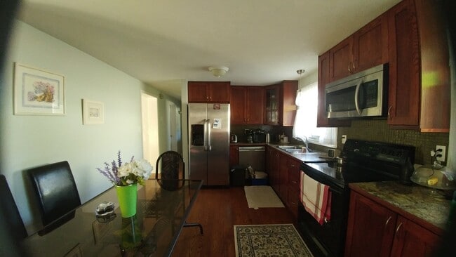 Building Photo - 2629 Southvale Cres