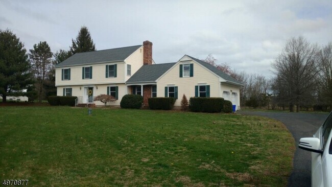 Foto del edificio - 104 Hodge Rd