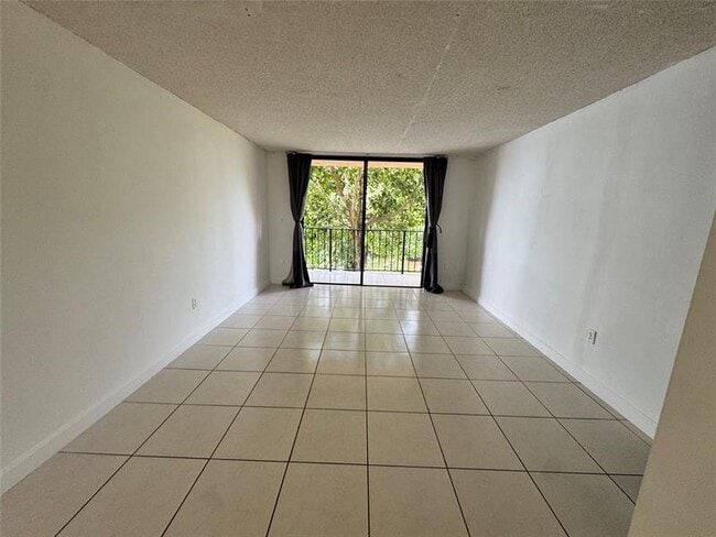 Foto del edificio - 9688 Fontainebleau Blvd