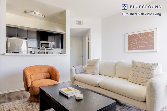 Foto del edificio - 1443 N Fuller Ave