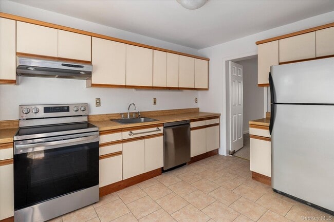 Building Photo - 46 Winterberry Cir