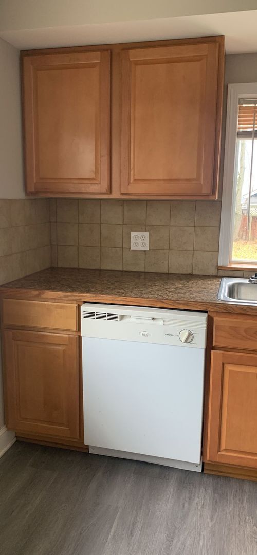 Foto del edificio - 2 Bedroom 1 Bathroom Single Family on Doub...