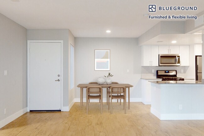 Foto del edificio - 3831 Orchid Ln