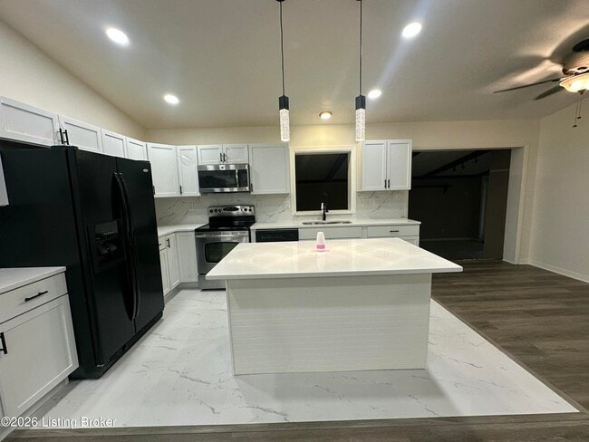 Foto del edificio - 4806 Mid Dr