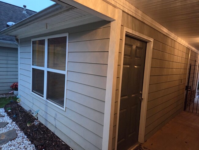 Building Photo - 125 Cottage Club Dr