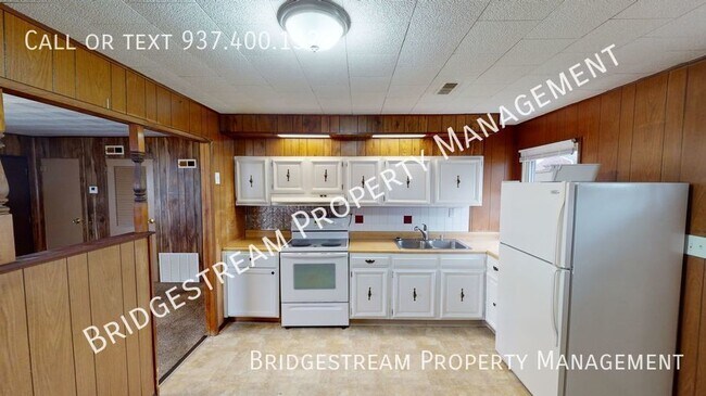 Building Photo - Nice 3 bedroom, 1 bath house with 2 car de...