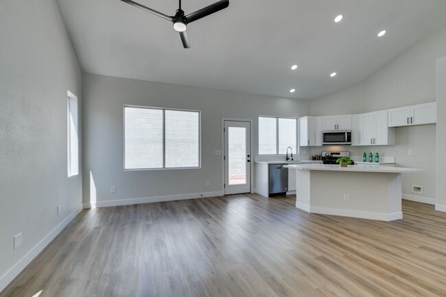 Building Photo - Wonderful two-story single-family house