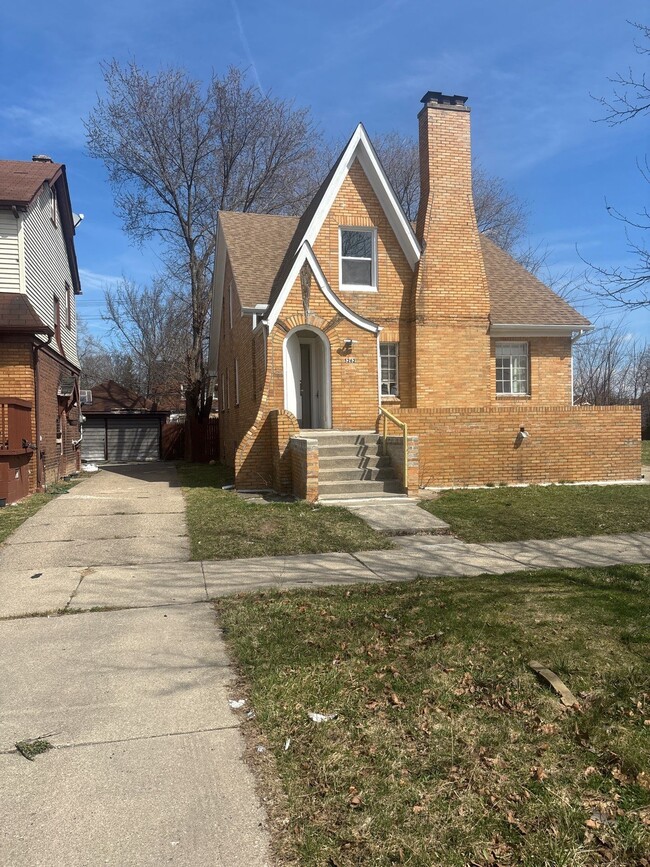 Building Photo - 15065 Gilchrist St