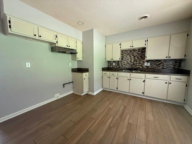 Building Photo - 4200 Clydesdale Dr