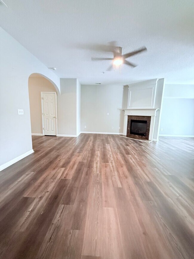 Building Photo - Downtown Cumming rental - End unit townhome!