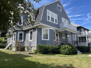 Building Photo - 25 Bradwood St