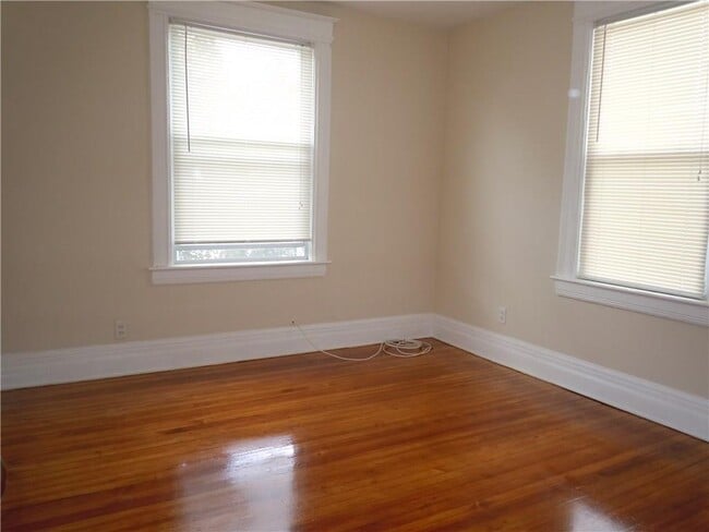Building Photo - 240 Meigs St
