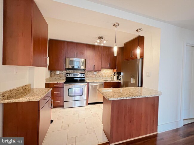 Building Photo - 1325 18th St NW