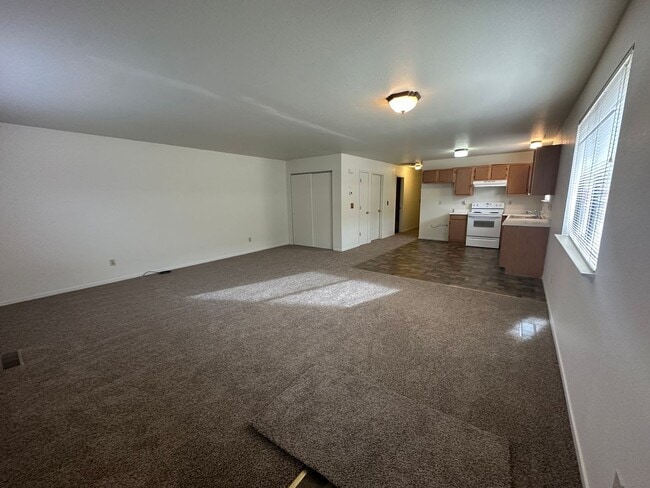 Building Photo - 2 Bedroom Unit for Rent