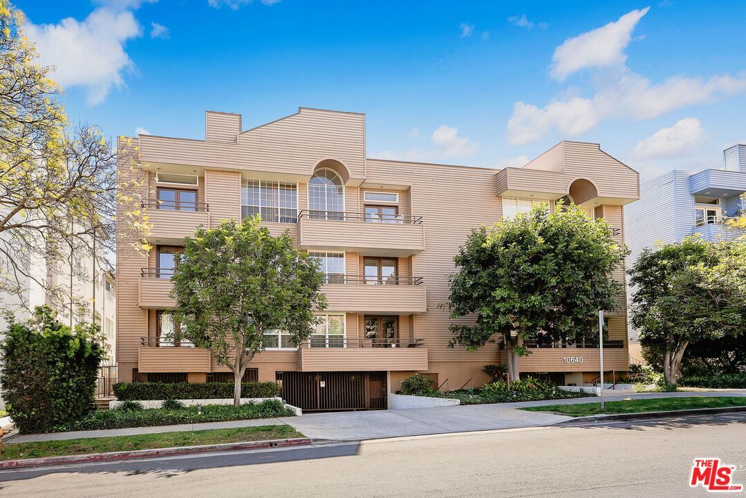 Foto principal - 10640 Wilkins Ave
